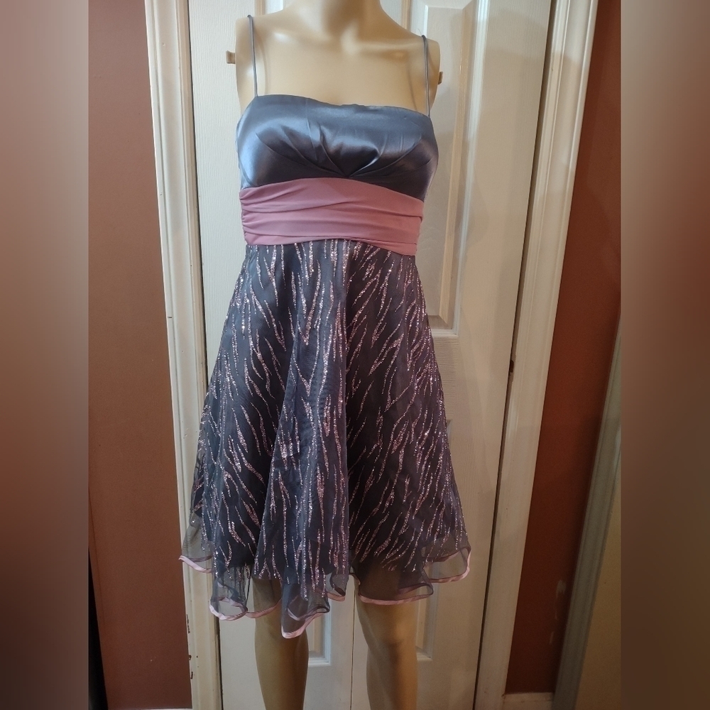 Jump Apparel woman's spaghetti strap dress Zipper back size 1/2